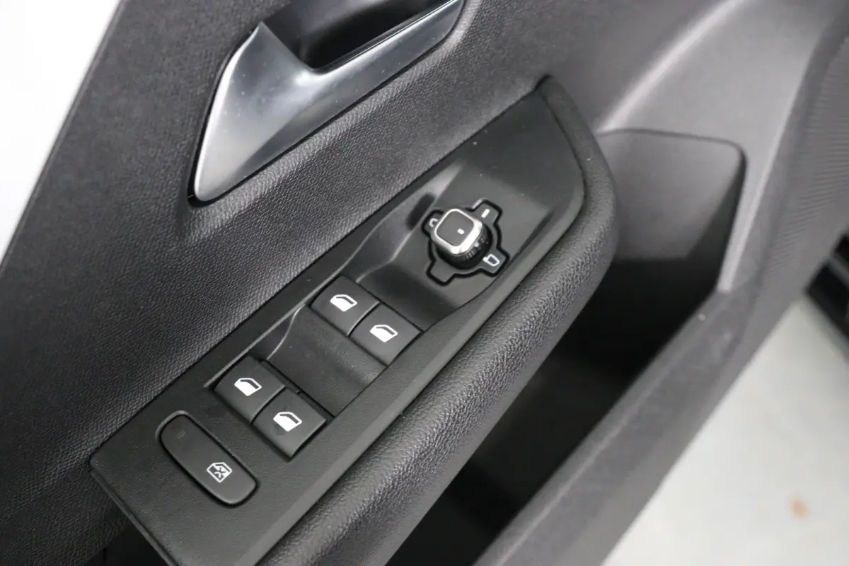 1.6 Turbo Hybrid | Dealer Onderhouden! | Navi | Clima | LED | Cruise Adaptive | Parkeersensoren V+A | Lichtmetalen Velgen