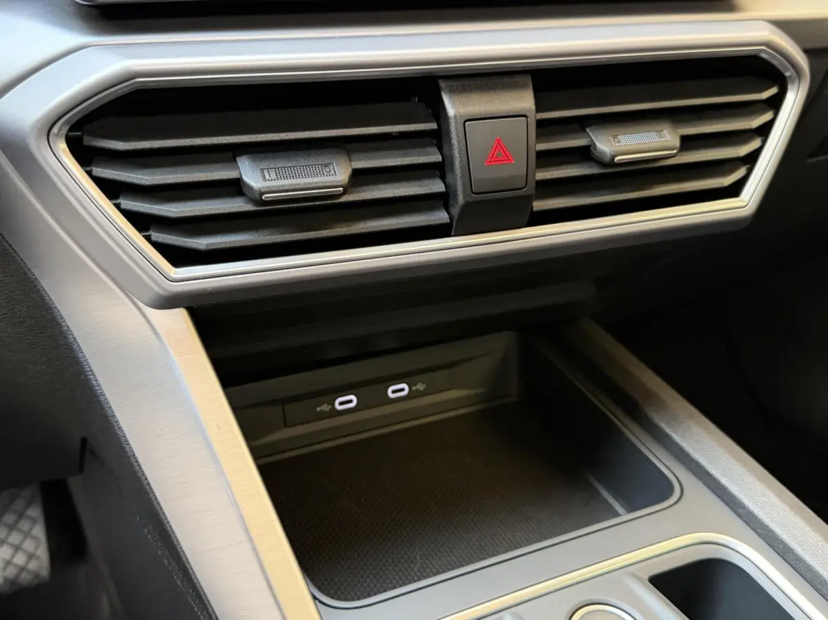 1.4 TSI eHybrid PHEV FR SoH 90,4% | Achteruitrijcamera | Apple CarPlay/Android Auto | Climate & cruise control | LED koplampen | Navigatiesysteem | Panoramadak | Parkeersensoren voor en acht