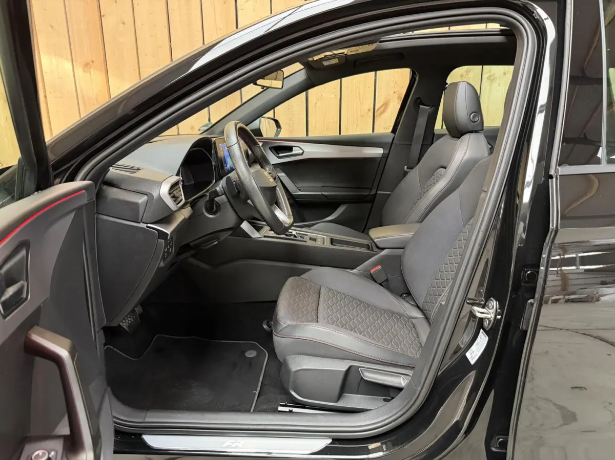 1.4 TSI eHybrid PHEV FR SoH 90,4% | Achteruitrijcamera | Apple CarPlay/Android Auto | Climate & cruise control | LED koplampen | Navigatiesysteem | Panoramadak | Parkeersensoren voor en acht