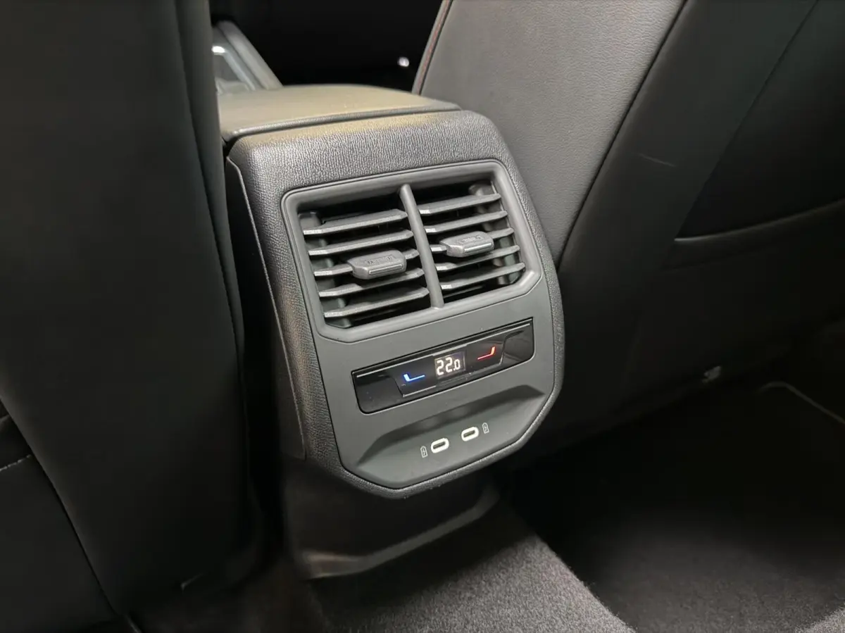 1.4 TSI eHybrid PHEV FR SoH 90,4% | Achteruitrijcamera | Apple CarPlay/Android Auto | Climate & cruise control | LED koplampen | Navigatiesysteem | Panoramadak | Parkeersensoren voor en acht