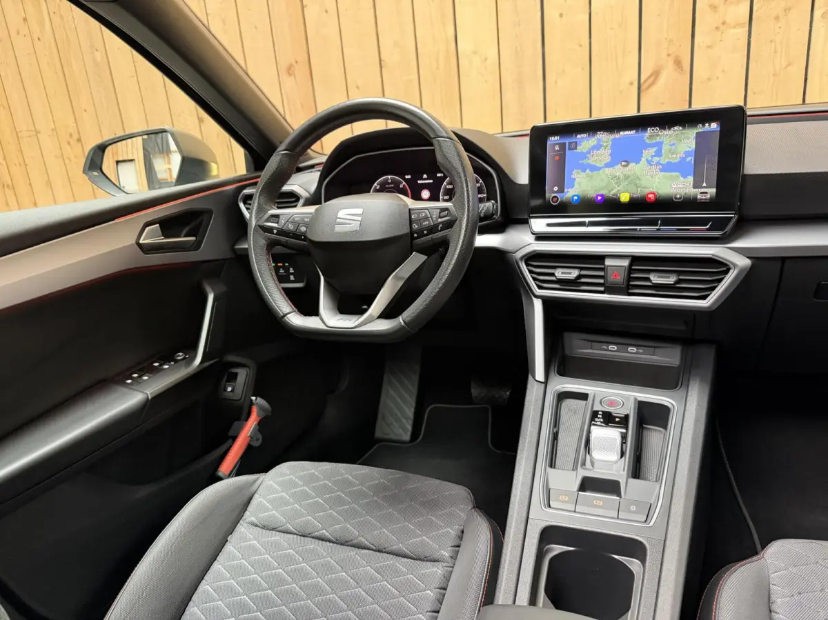 1.4 TSI eHybrid PHEV FR SoH 90,4% | Achteruitrijcamera | Apple CarPlay/Android Auto | Climate & cruise control | LED koplampen | Navigatiesysteem | Panoramadak | Parkeersensoren voor en acht