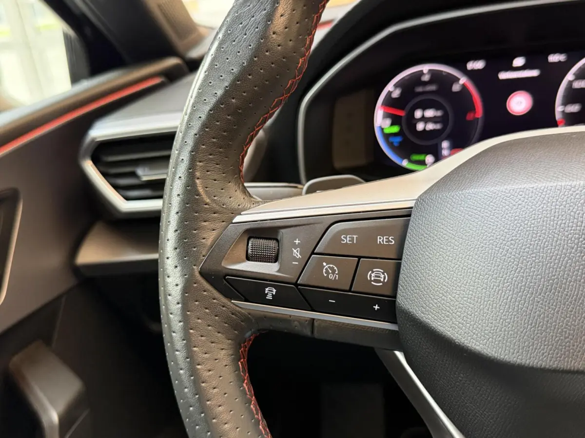 1.4 TSI eHybrid PHEV FR SoH 90,4% | Achteruitrijcamera | Apple CarPlay/Android Auto | Climate & cruise control | LED koplampen | Navigatiesysteem | Panoramadak | Parkeersensoren voor en acht