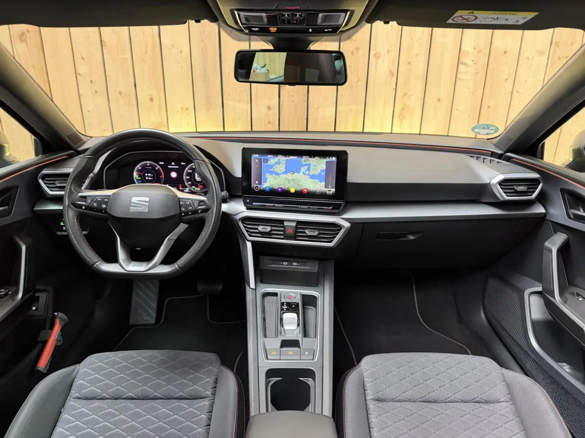 1.4 TSI eHybrid PHEV FR SoH 90,4% | Achteruitrijcamera | Apple CarPlay/Android Auto | Climate & cruise control | LED koplampen | Navigatiesysteem | Panoramadak | Parkeersensoren voor en acht