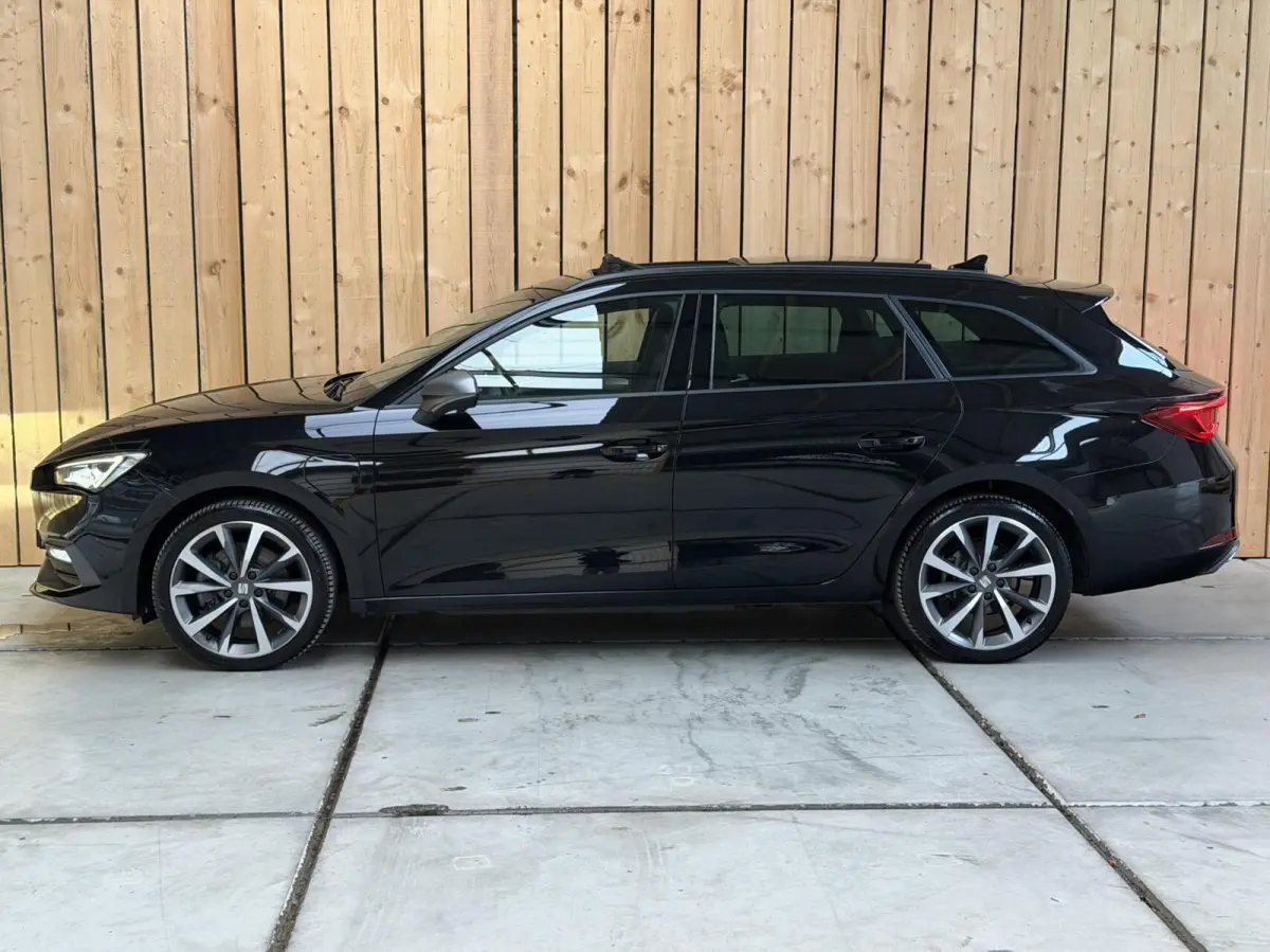 1.4 TSI eHybrid PHEV FR SoH 90,4% | Achteruitrijcamera | Apple CarPlay/Android Auto | Climate & cruise control | LED koplampen | Navigatiesysteem | Panoramadak | Parkeersensoren voor en acht