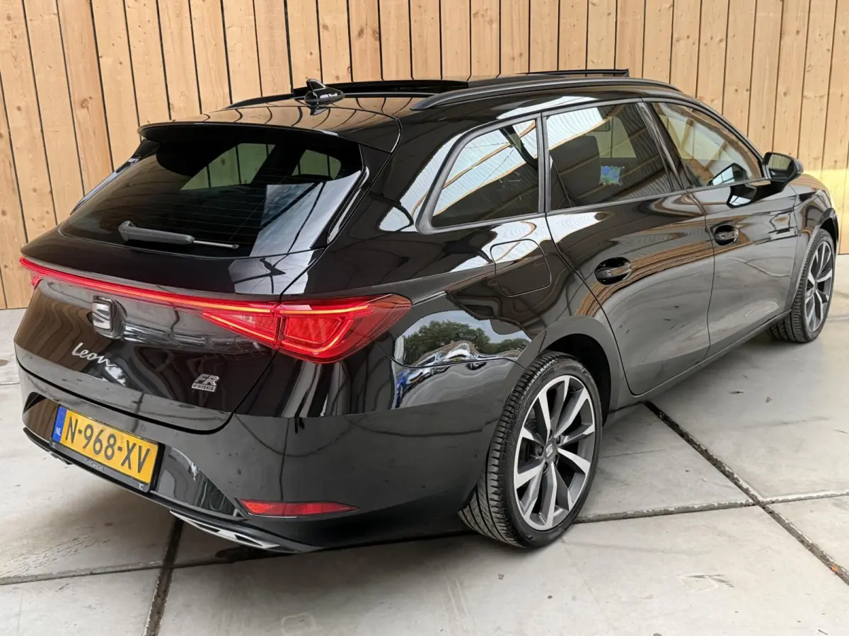 1.4 TSI eHybrid PHEV FR SoH 90,4% | Achteruitrijcamera | Apple CarPlay/Android Auto | Climate & cruise control | LED koplampen | Navigatiesysteem | Panoramadak | Parkeersensoren voor en acht