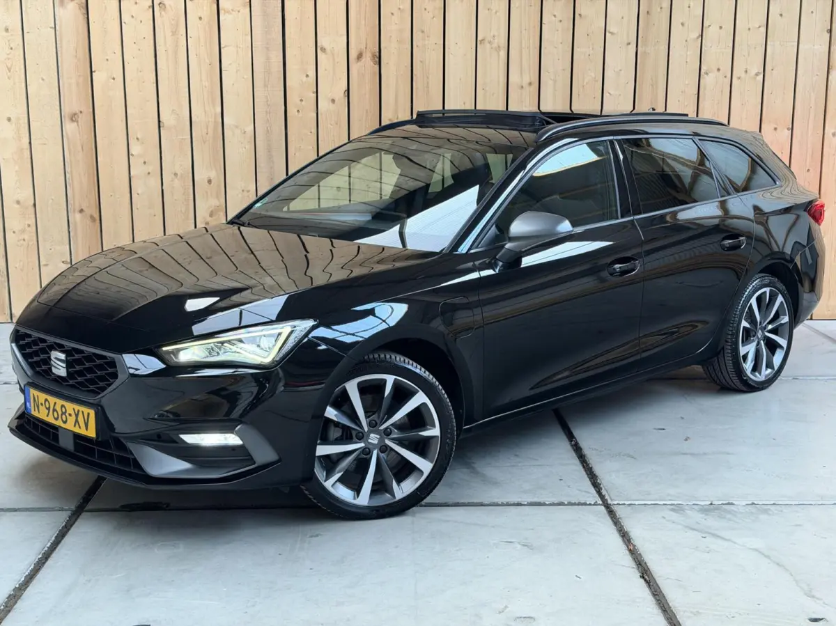 1.4 TSI eHybrid PHEV FR SoH 90,4% | Achteruitrijcamera | Apple CarPlay/Android Auto | Climate & cruise control | LED koplampen | Navigatiesysteem | Panoramadak | Parkeersensoren voor en acht