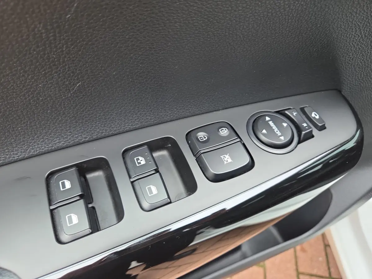 1.0 DPi DynamicPlusLine Automaat | Dealer onderhouden | 1e Eigenaar | Lage KM Stand | Cruise Control | Camera | Carplay & Android | Navi | LM Velgen 15" | Fabrieksgarantie | NAP