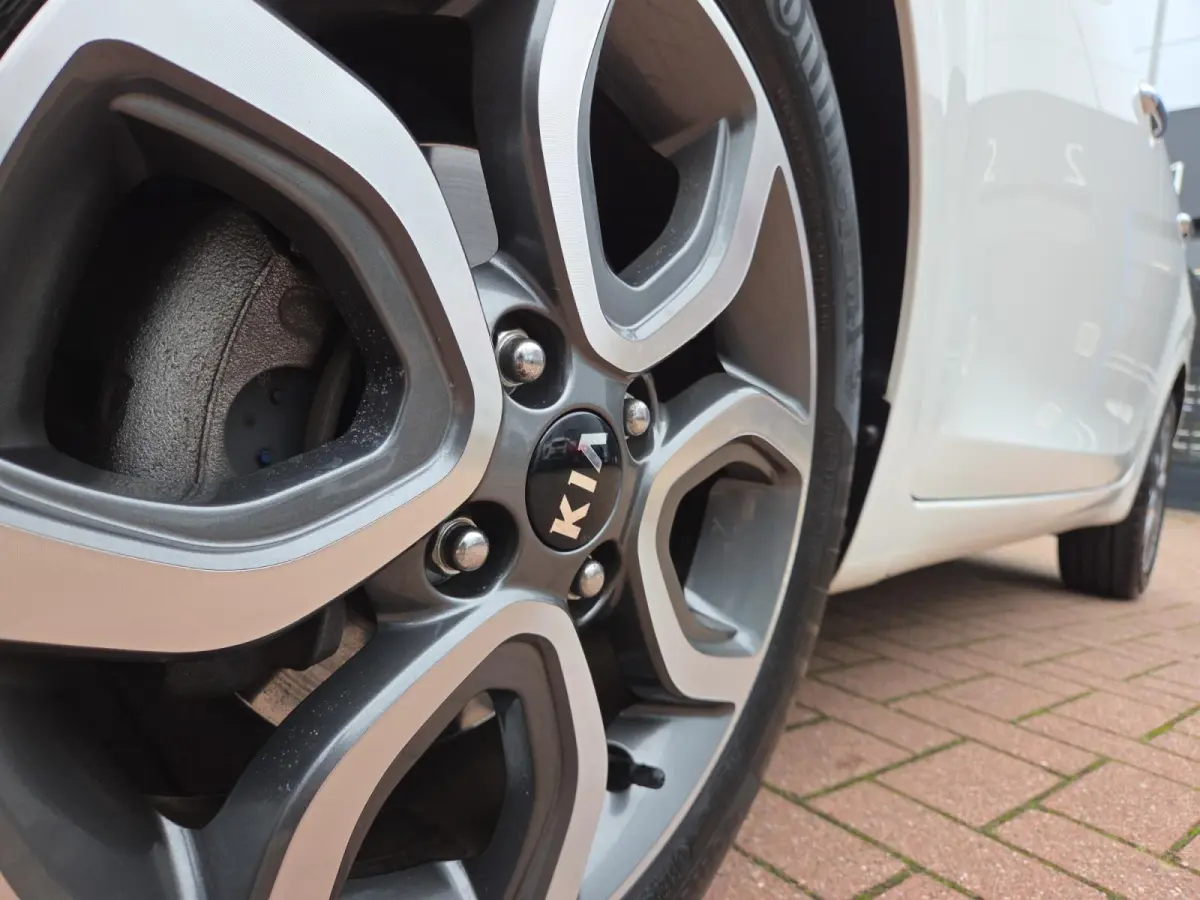 1.0 DPi DynamicPlusLine Automaat | Dealer onderhouden | 1e Eigenaar | Lage KM Stand | Cruise Control | Camera | Carplay & Android | Navi | LM Velgen 15" | Fabrieksgarantie | NAP