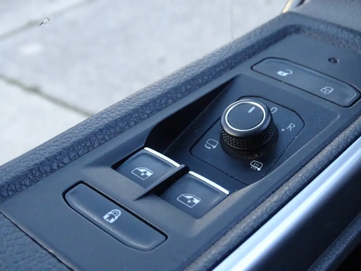 2.0 TDI L2H1 204PK ABT / ALCANTARE HEMEL / LEDEREN BEKLEDING / SPORTUITLAAT / APPLE CARPLAY