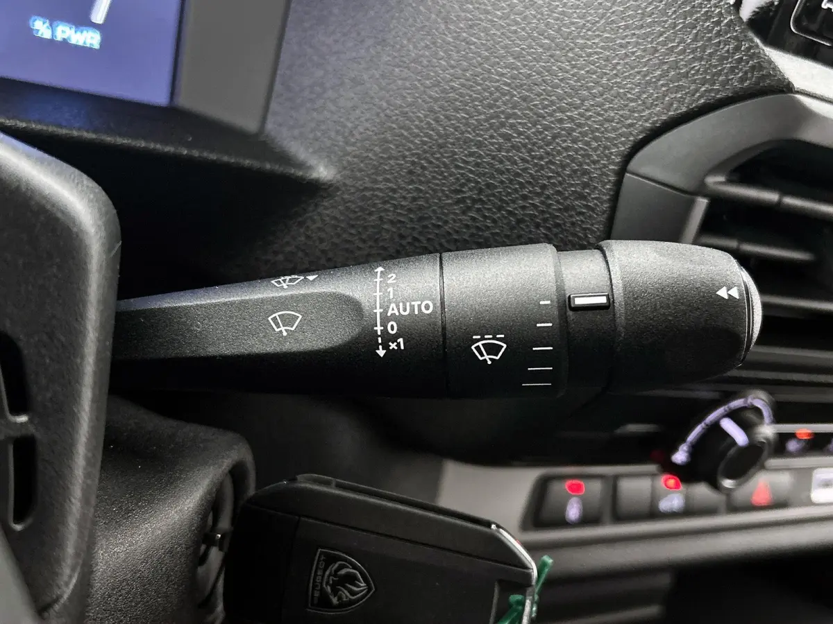 136pk EV L3 DC 75 kWh Automaat | Tot 8 Jaar Garantie | Navigatie | Trekhaak | Climate Control | Cruise Control | Achteruitrijcamera | Parkeersensoren Achter | Houten Vloer | Apple Carplay/An