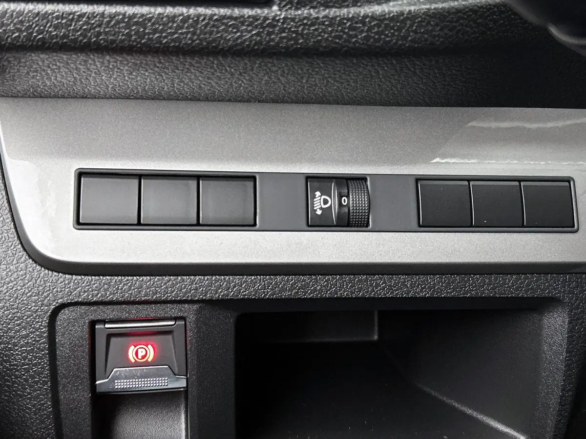 136pk EV L3 DC 75 kWh Automaat | Tot 8 Jaar Garantie | Navigatie | Trekhaak | Climate Control | Cruise Control | Achteruitrijcamera | Parkeersensoren Achter | Houten Vloer | Apple Carplay/An