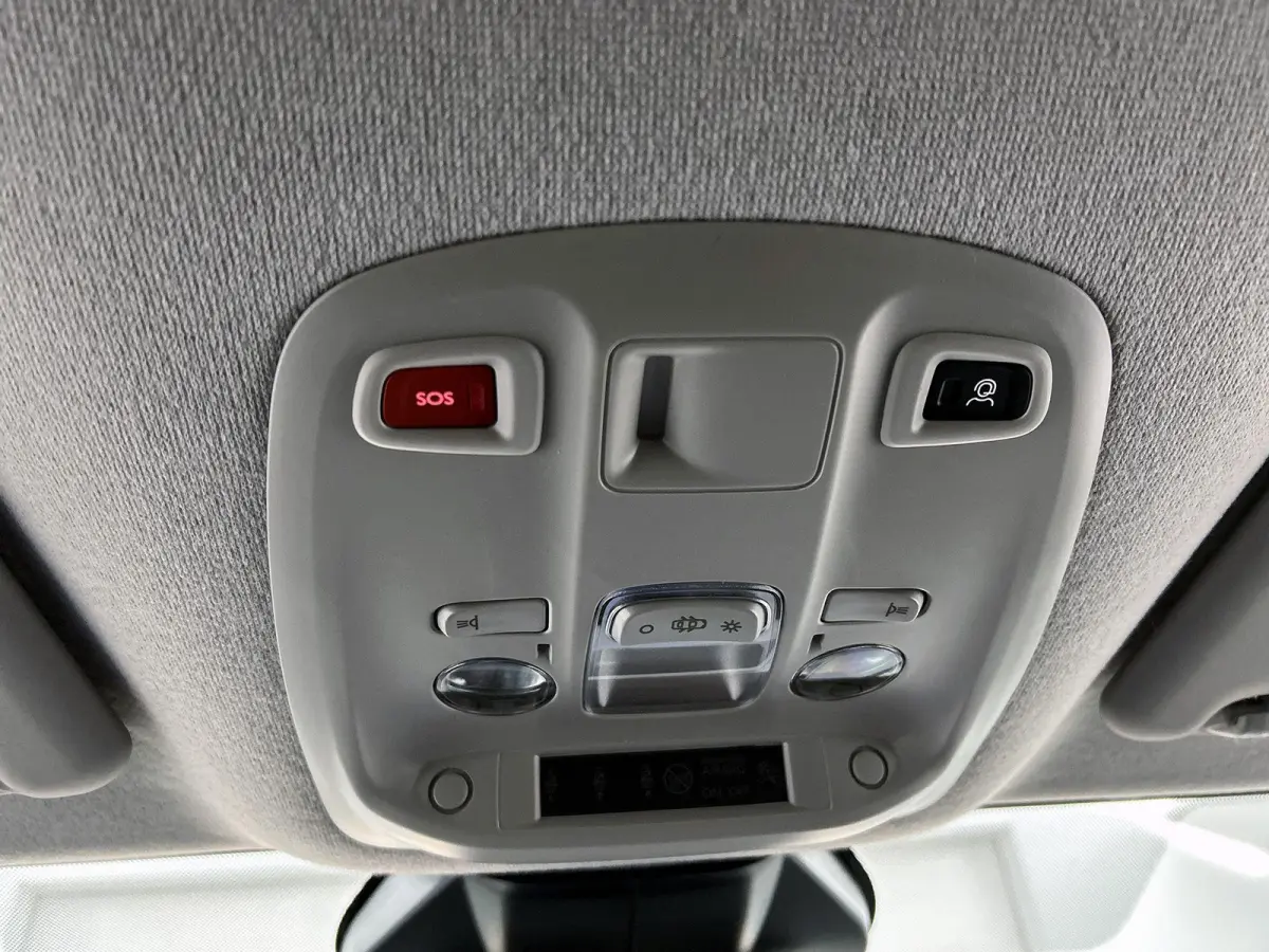 136pk EV L3 DC 75 kWh Automaat | Tot 8 Jaar Garantie | Navigatie | Trekhaak | Climate Control | Cruise Control | Achteruitrijcamera | Parkeersensoren Achter | Houten Vloer | Apple Carplay/An