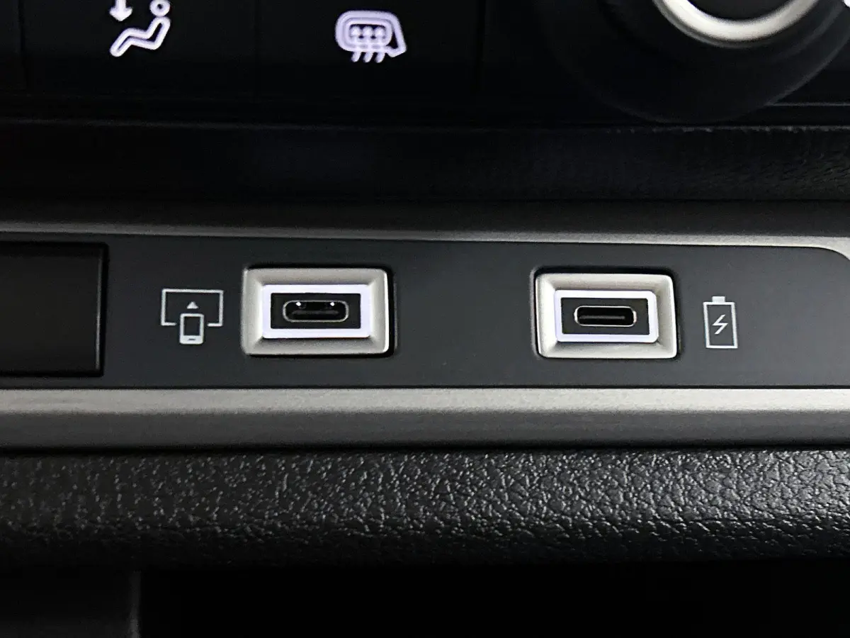 136pk EV L3 DC 75 kWh Automaat | Tot 8 Jaar Garantie | Navigatie | Trekhaak | Climate Control | Cruise Control | Achteruitrijcamera | Parkeersensoren Achter | Houten Vloer | Apple Carplay/An