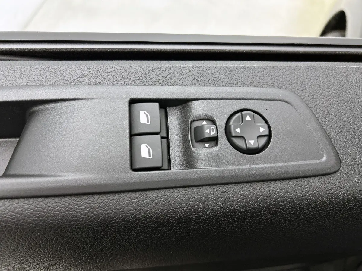 136pk EV L3 DC 75 kWh Automaat | Tot 8 Jaar Garantie | Navigatie | Trekhaak | Climate Control | Cruise Control | Achteruitrijcamera | Parkeersensoren Achter | Houten Vloer | Apple Carplay/An