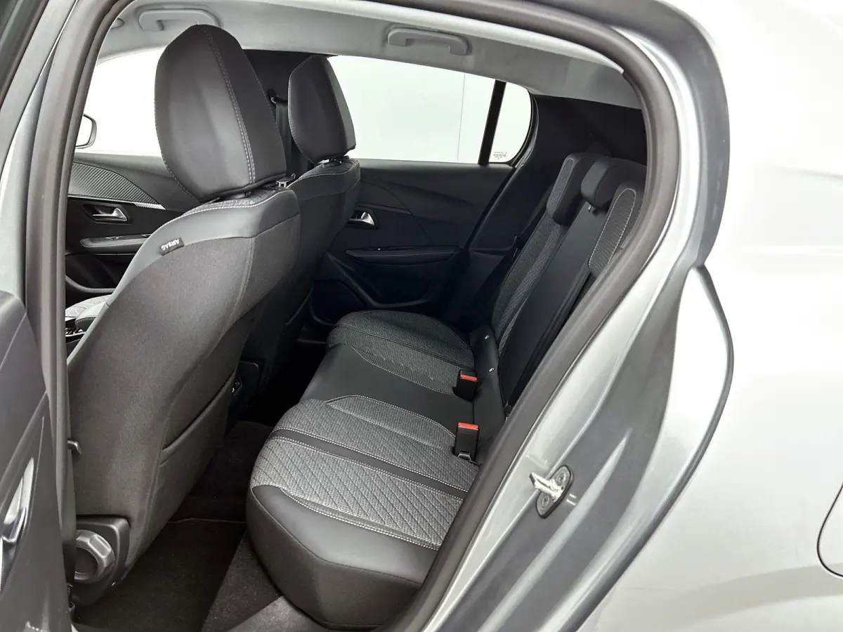 1.2 Hybrid 110pk Allure Automaat | Tot 8 Jaar Garantie | Navigatie | 360 Camera | Adaptieve Cruise Control | 16"LMV | Dodehoekdetectie | Draadloze telefoonlader | Apple Carplay/Android Auto 