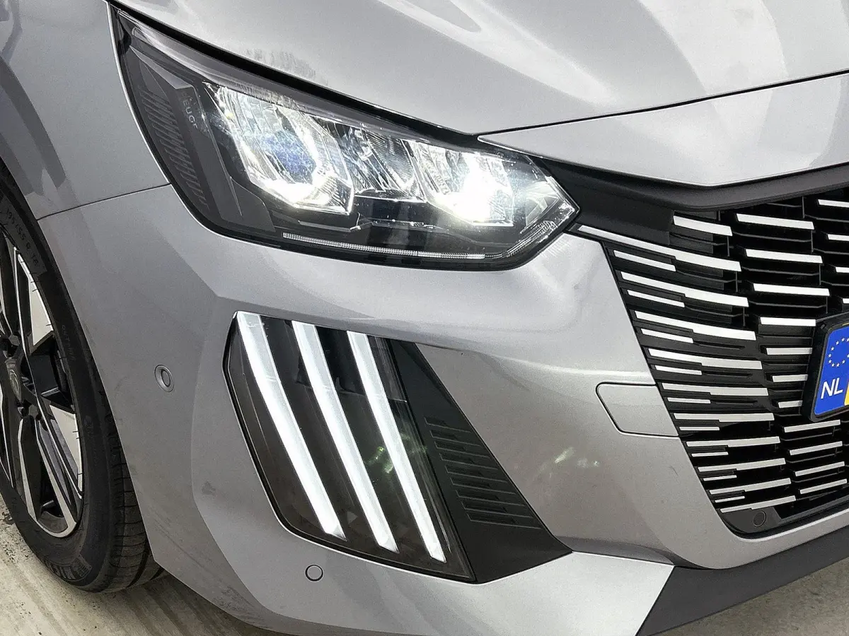 1.2 Hybrid 110pk Allure Automaat | Tot 8 Jaar Garantie | Navigatie | 360 Camera | Adaptieve Cruise Control | 16"LMV | Dodehoekdetectie | Draadloze telefoonlader | Apple Carplay/Android Auto 