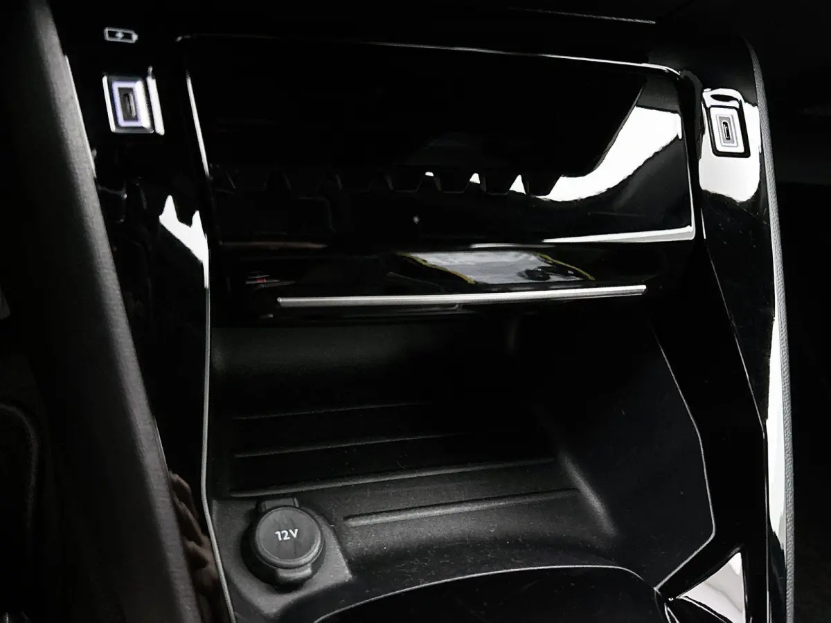 1.2 100pk Allure | Navigatie | Climate Control | Cruise Control | 17"LMV | Parkeersensoren | LED | Keyless | Apple Carplay/Android Auto |