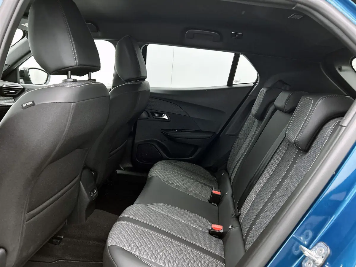 1.2 100pk Allure | Navigatie | Climate Control | Cruise Control | 17"LMV | Parkeersensoren | LED | Keyless | Apple Carplay/Android Auto |