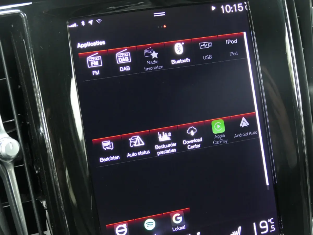 2.0 B4 R-Design Trekhaak / Camera / Apple Carplay