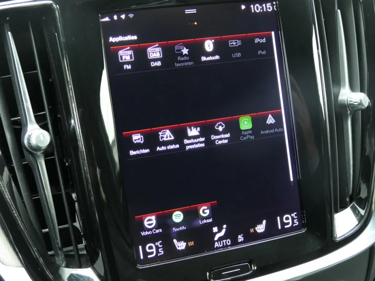 2.0 B4 R-Design Trekhaak / Camera / Apple Carplay