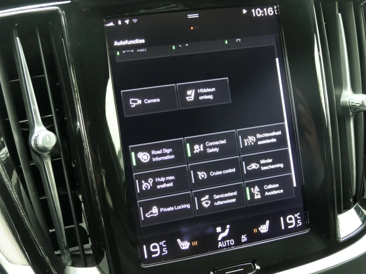 2.0 B4 R-Design Trekhaak / Camera / Apple Carplay