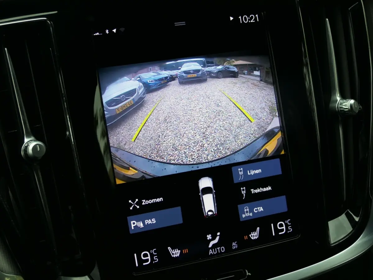 2.0 B4 R-Design Trekhaak / Camera / Apple Carplay