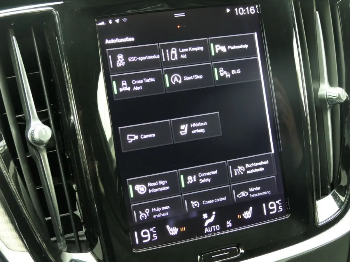 2.0 B4 R-Design Trekhaak / Camera / Apple Carplay