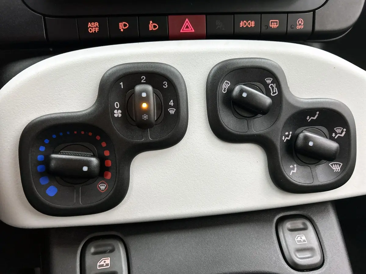 1.0 Cross | Tot 8 Jaar Garantie | VOORRAAD VOORDEEL | Apple Carplay/Android Auto | Airco | Cruise Control | 15"LMV |