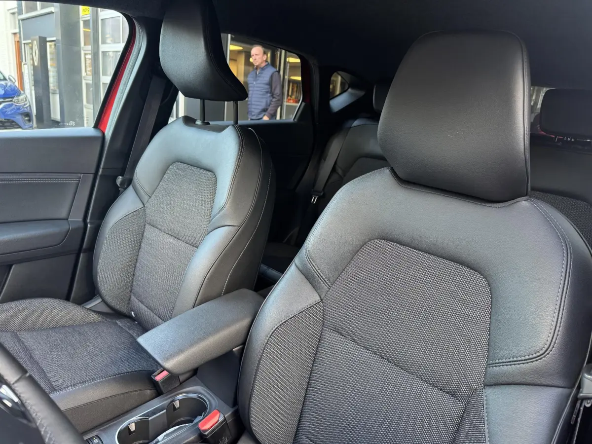 1.6 E-Tech Hybrid 145 Rive Gauche
