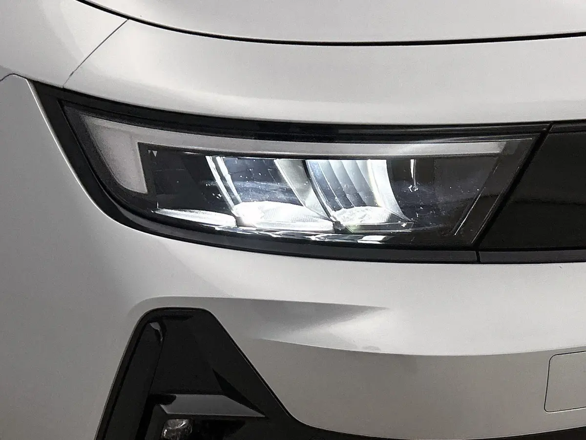 156pk 54 kWh Edition Automaat | Tot 8 Jaar Garantie | Apple Carplay/Android Auto | 18"LMV | Parkeersensoren | Adaptieve Cruise Control |