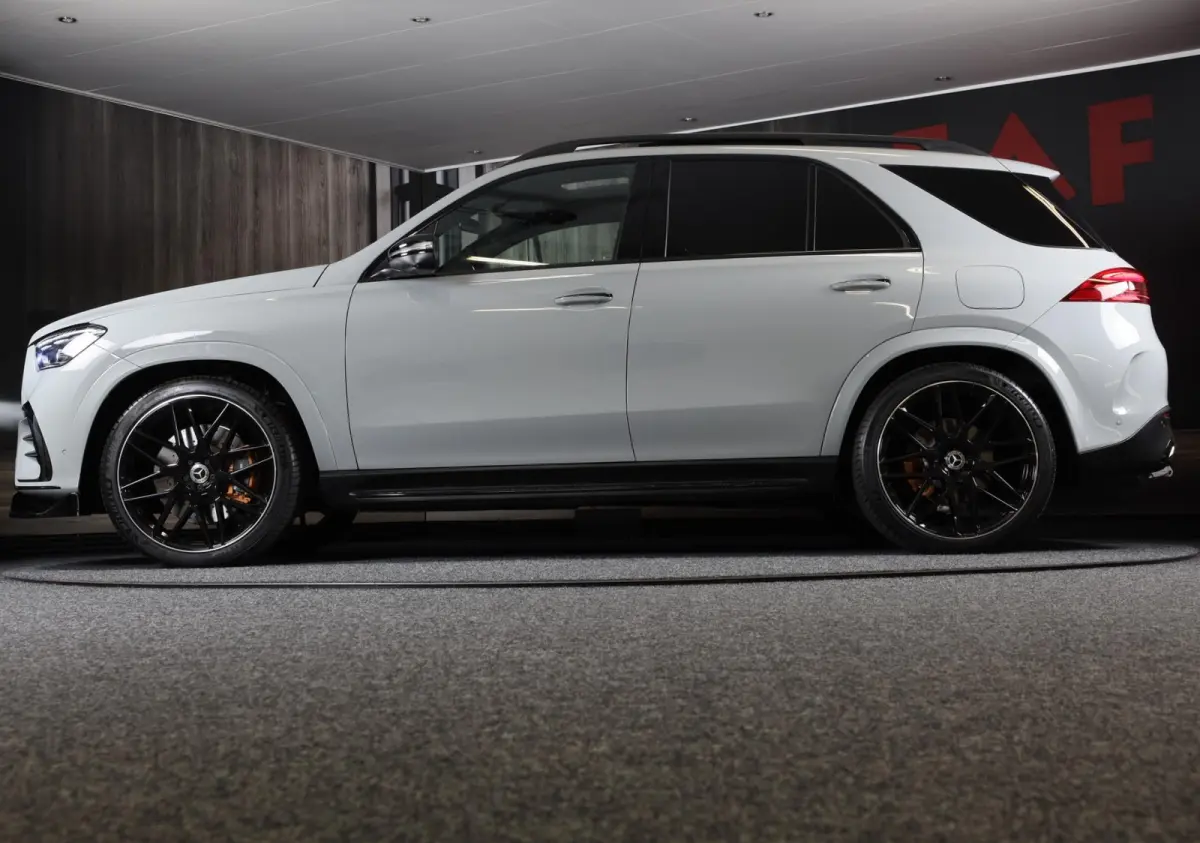400 e 4MATIC AMG 63 Look / Massage / Softclose / Head Up / Leder / 360 Camera / Memory / 23 Inch / Led