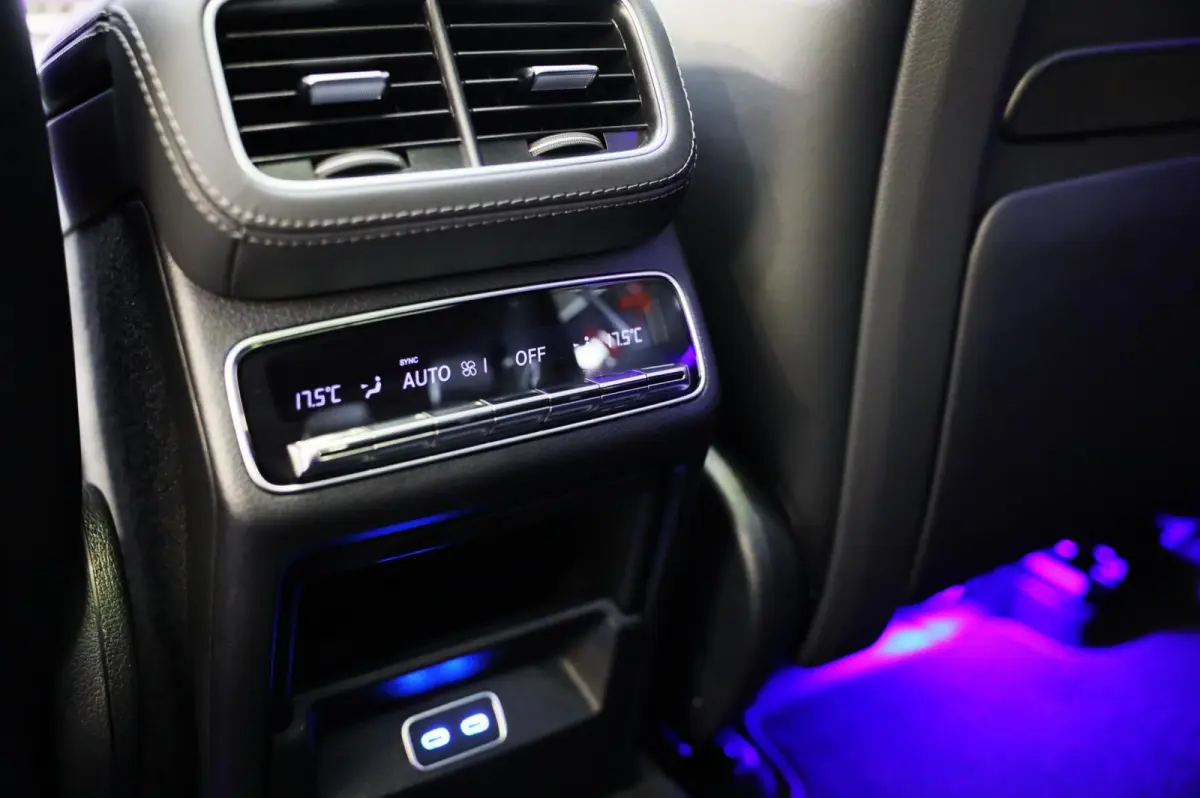 400 e 4MATIC AMG 63 Look / Massage / Softclose / Head Up / Leder / 360 Camera / Memory / 23 Inch / Led