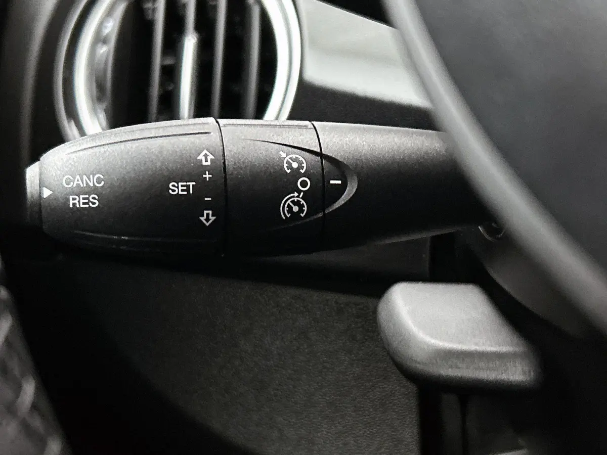 1.0 70pk Launch Edition | Soft-Top | Navigatie | Climate Control | Cruise Control | 16"LMV | Parkeersensoren |