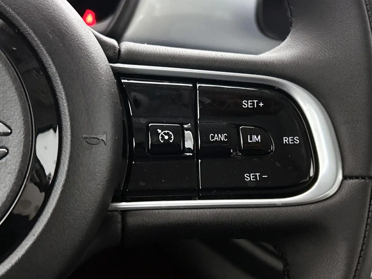 113pk Icon 42 kWh Automaat | Tot 8 Jaar Garantie | Apple Carplay/Android Auto | Airco | 17"LMV | Full-LED |