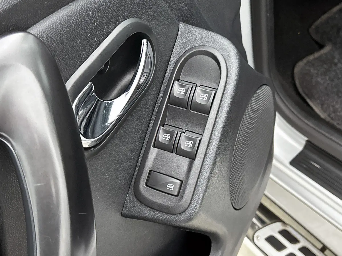 1.2 TCe 4x2 Prestige |  WORDT VERWACHT | TREKHAAK | AIRCO | ACHTERUITRIJCAMERA | NAVIGATIE | CRUISE CONTROL |