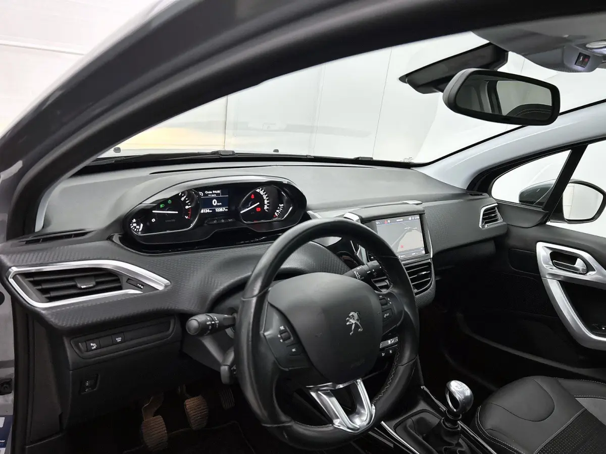 1.2 130pk Blue Lease Allure | Trekhaak | Glazendak | Navigatie | Climate Control | Cruise Control | Camera | 17"LMV |