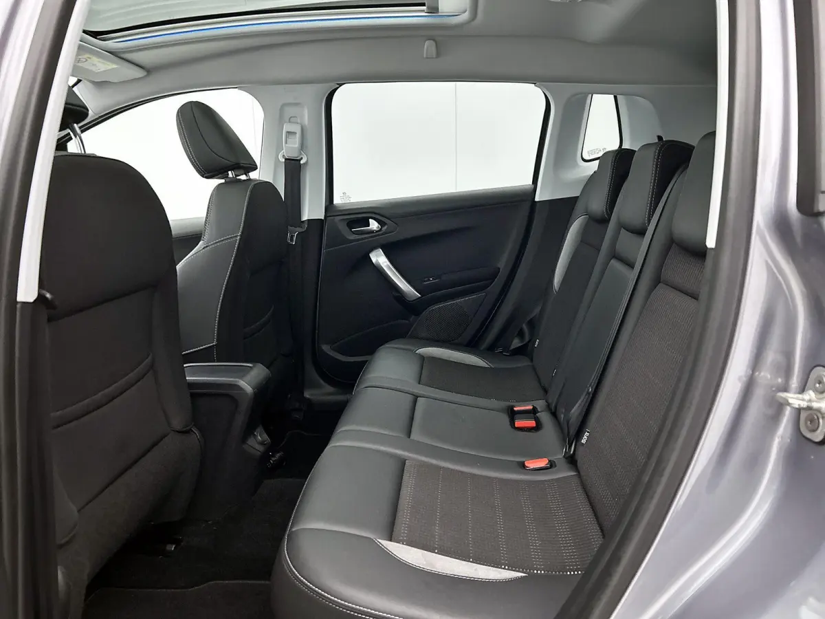 1.2 130pk Blue Lease Allure | Trekhaak | Glazendak | Navigatie | Climate Control | Cruise Control | Camera | 17"LMV |