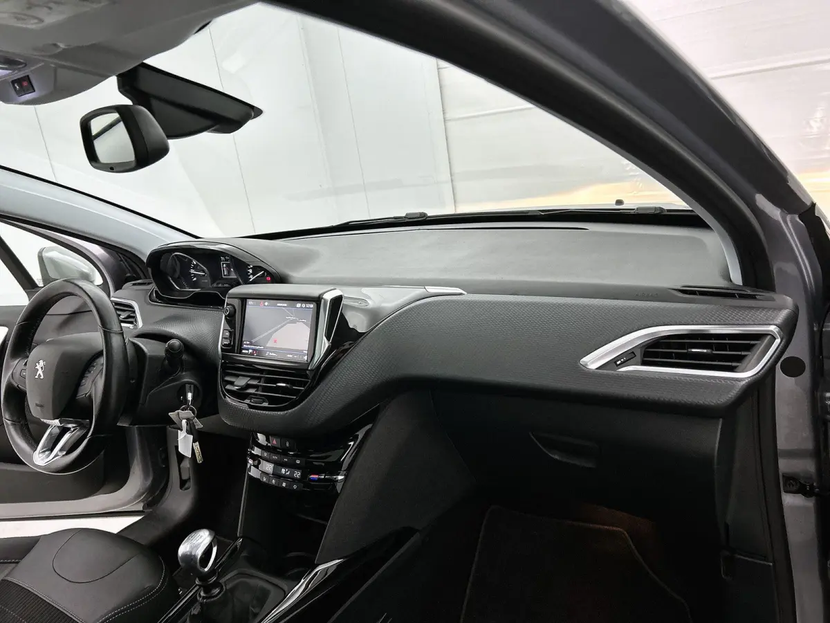 1.2 130pk Blue Lease Allure | Trekhaak | Glazendak | Navigatie | Climate Control | Cruise Control | Camera | 17"LMV |