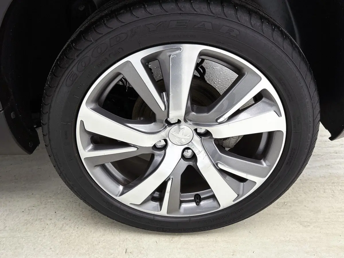 1.2 130pk Blue Lease Allure | Trekhaak | Glazendak | Navigatie | Climate Control | Cruise Control | Camera | 17"LMV |