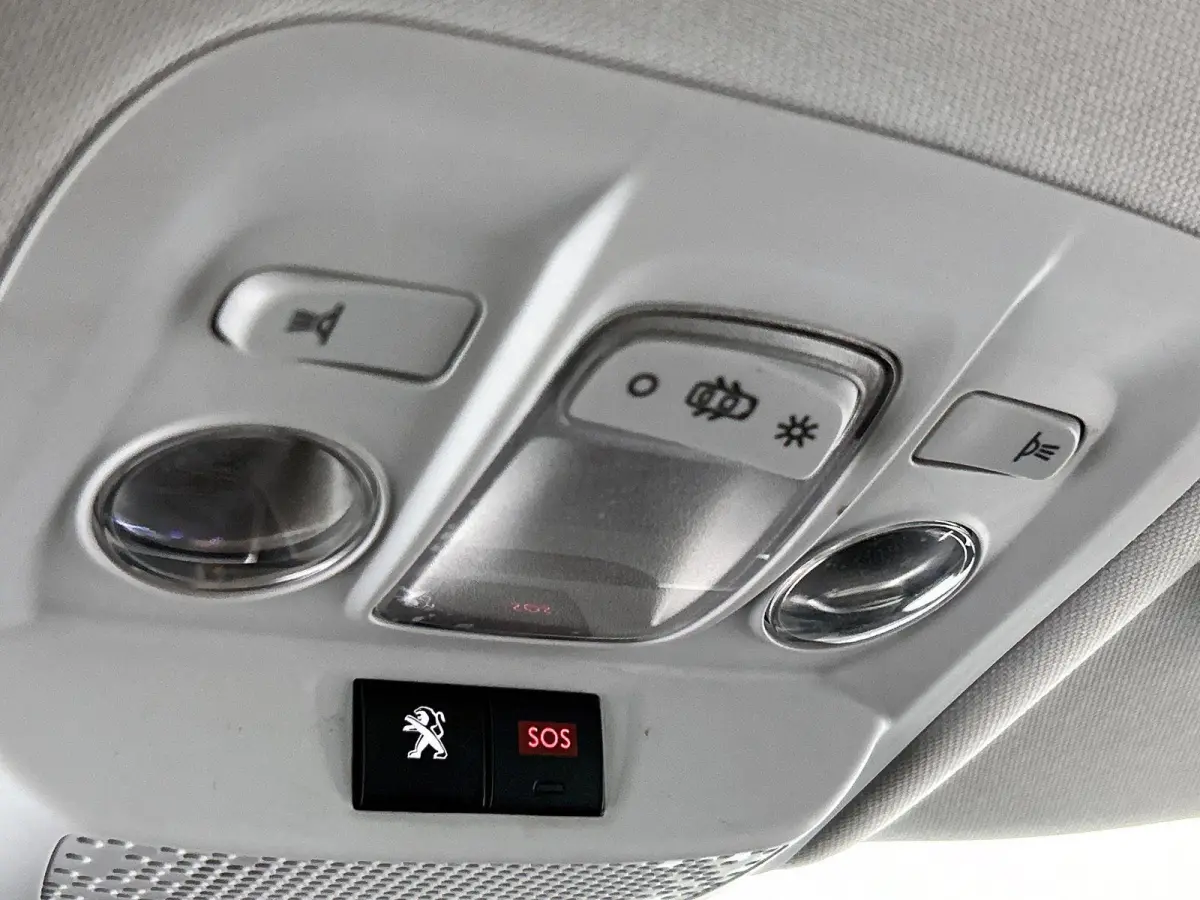 1.2 130pk Blue Lease Allure | Trekhaak | Glazendak | Navigatie | Climate Control | Cruise Control | Camera | 17"LMV |