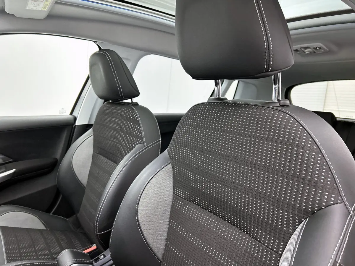 1.2 130pk Blue Lease Allure | Trekhaak | Glazendak | Navigatie | Climate Control | Cruise Control | Camera | 17"LMV |