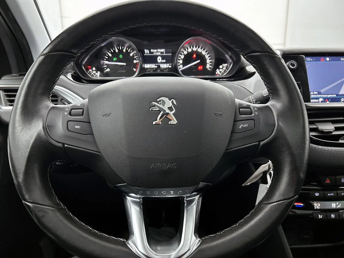 1.2 130pk Blue Lease Allure | Trekhaak | Glazendak | Navigatie | Climate Control | Cruise Control | Camera | 17"LMV |