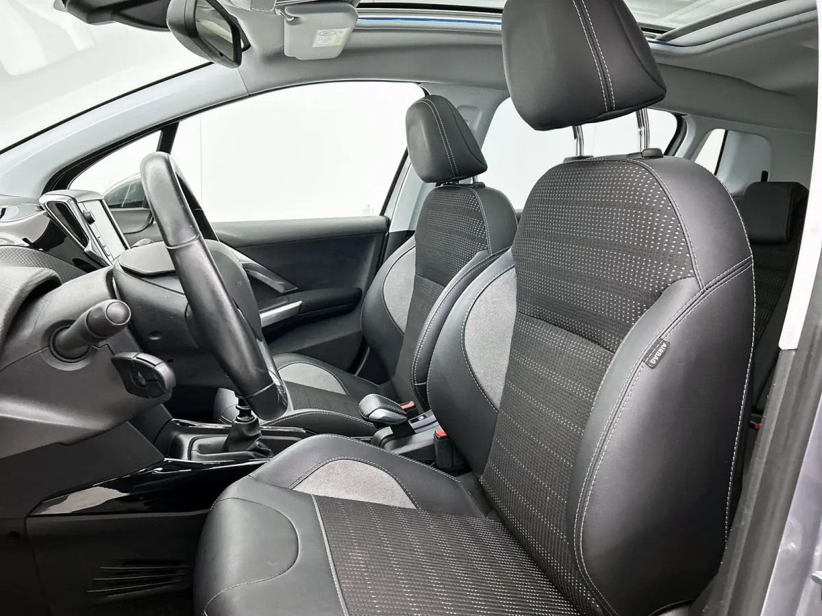 1.2 130pk Blue Lease Allure | Trekhaak | Glazendak | Navigatie | Climate Control | Cruise Control | Camera | 17"LMV |