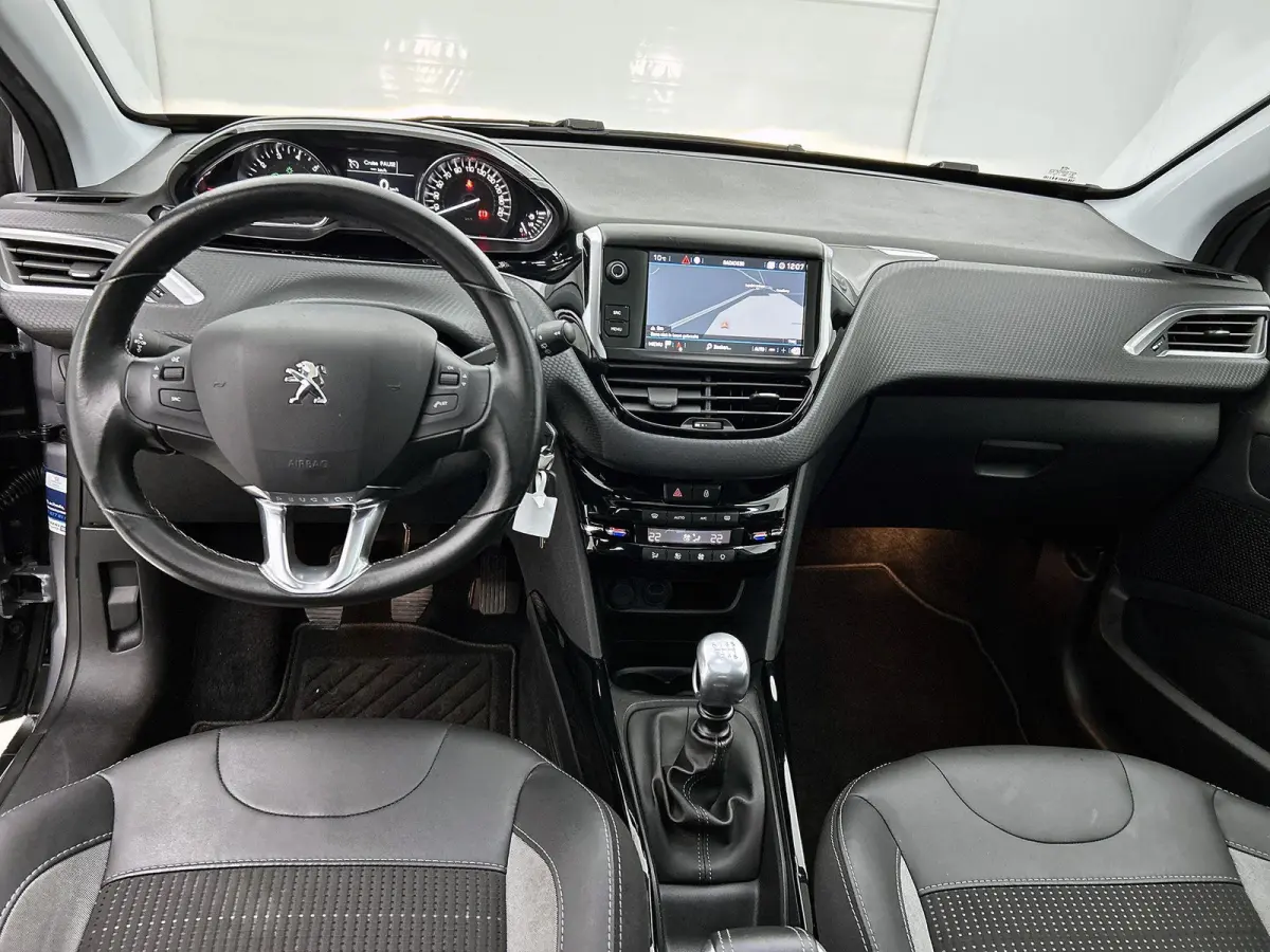 1.2 130pk Blue Lease Allure | Trekhaak | Glazendak | Navigatie | Climate Control | Cruise Control | Camera | 17"LMV |