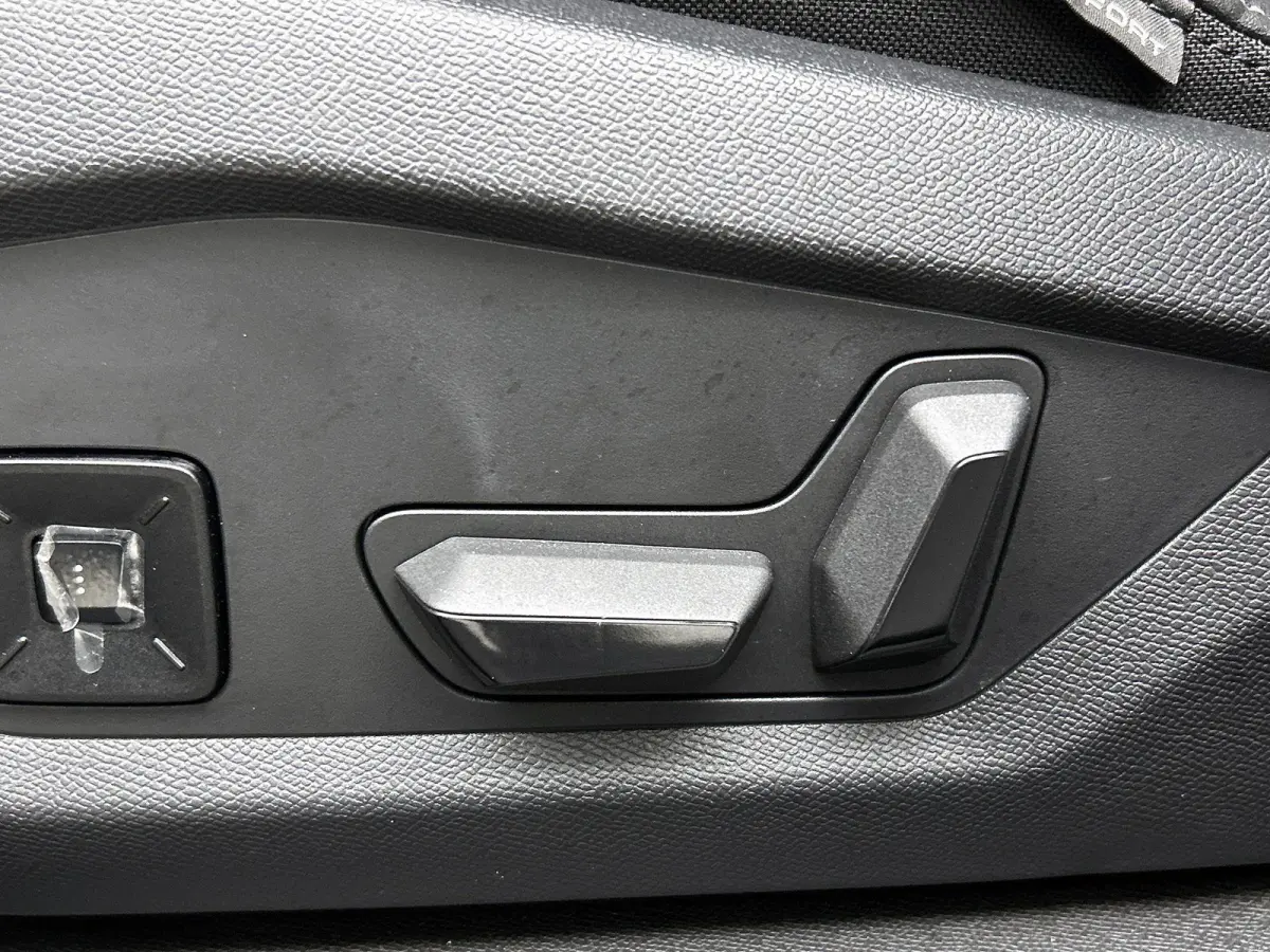 Launch Edition 325pk Dual Motor 73 kWh Automaat | Tot 8 Jaar Garantie | 490km WLTP Actieradius | Navigatie | Panoramisch schuif-kanteldak | 360° camera | Lederen AGR stoel elektrisch+geheug