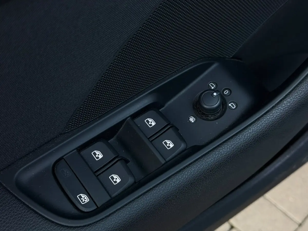 1.0 TFSI Pro Line (CAMERA, PARKEERSENSOREN, DODE HOEK DETECTIE, GOED ONDERHOUDEN, NAVIGATIE, CLIMATE, ETC.)