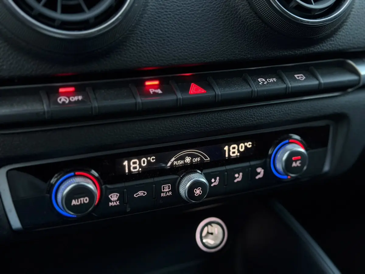 1.0 TFSI Pro Line (CAMERA, PARKEERSENSOREN, DODE HOEK DETECTIE, GOED ONDERHOUDEN, NAVIGATIE, CLIMATE, ETC.)
