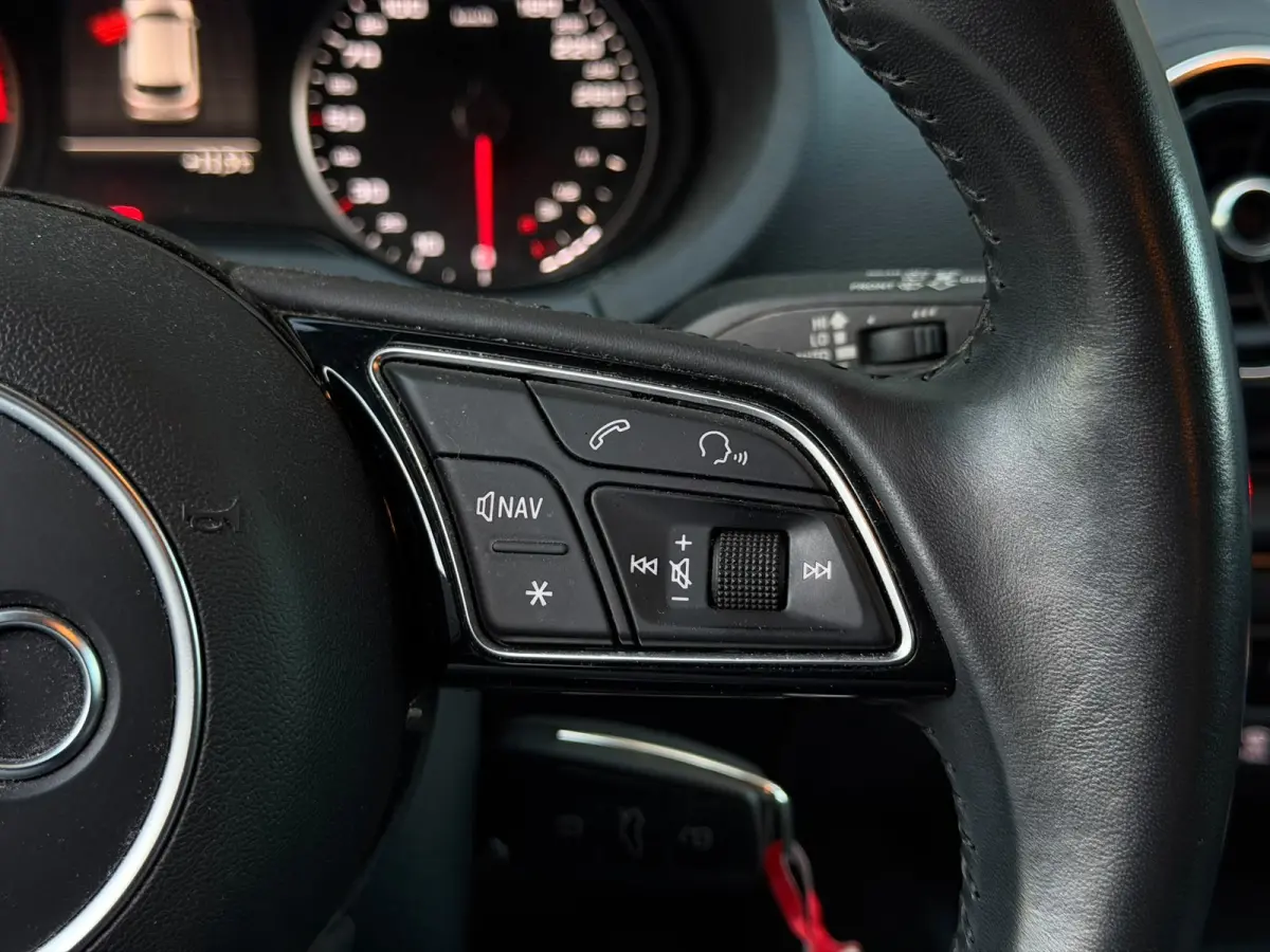 1.0 TFSI Pro Line (CAMERA, PARKEERSENSOREN, DODE HOEK DETECTIE, GOED ONDERHOUDEN, NAVIGATIE, CLIMATE, ETC.)