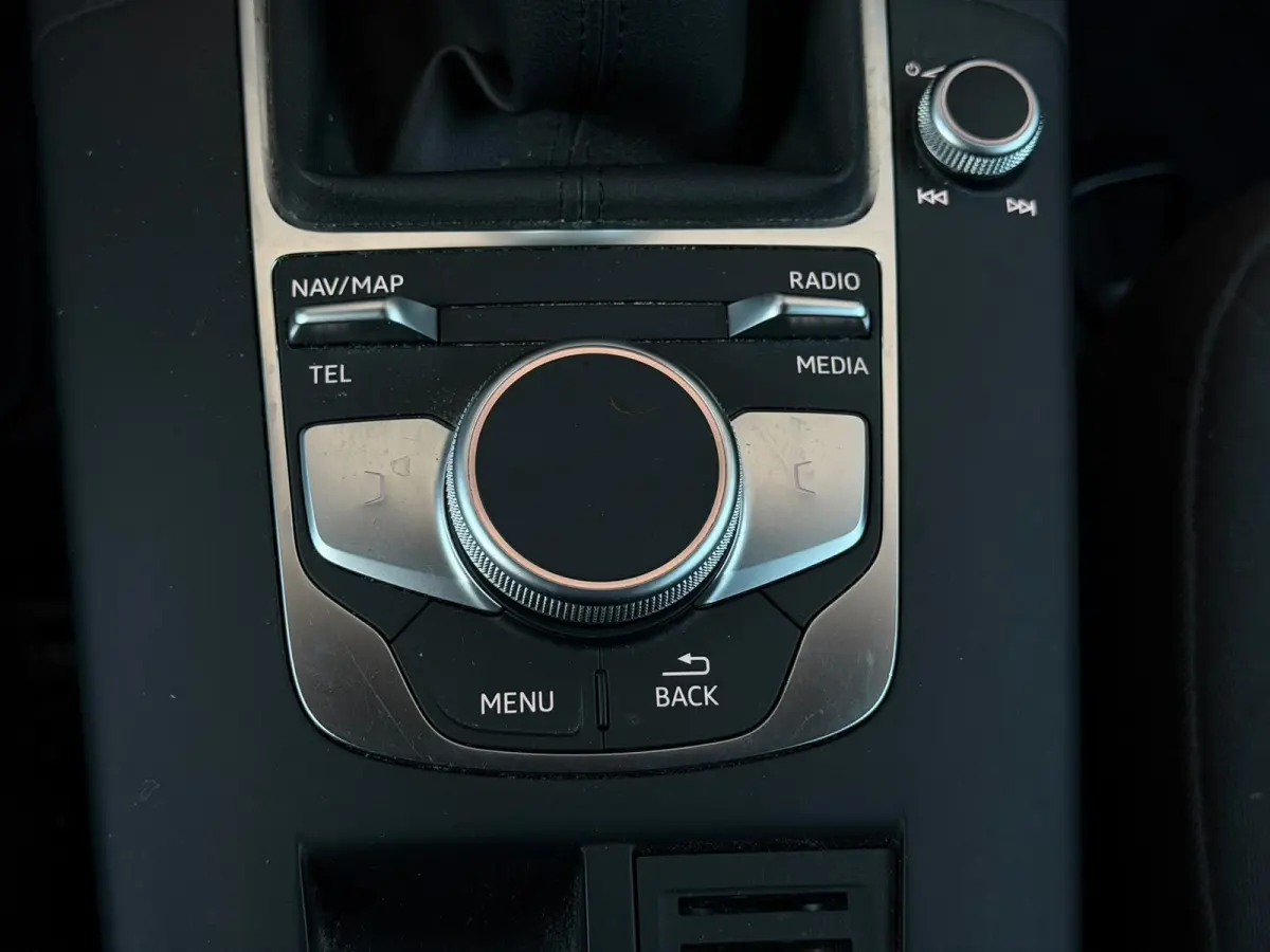 1.0 TFSI Pro Line (CAMERA, PARKEERSENSOREN, DODE HOEK DETECTIE, GOED ONDERHOUDEN, NAVIGATIE, CLIMATE, ETC.)
