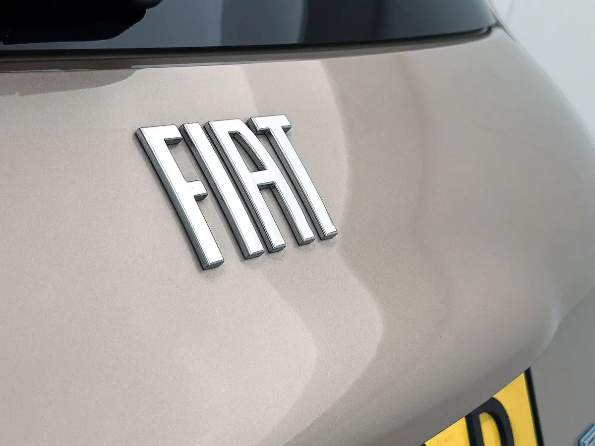 118pk La Prima 42 kWh Automaat | Glazendak | Navigatie | Climate Control | Adaptieve Cruise Control | Stoelverwarming | Achteruitrijcamera | Dodehoekdetectie | 17" Lichtmetalen Velgen | Appl